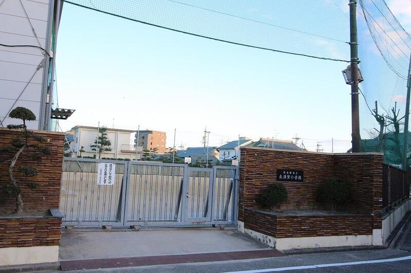 小学校　名古屋市立長須賀小学校（小学校）まで988m