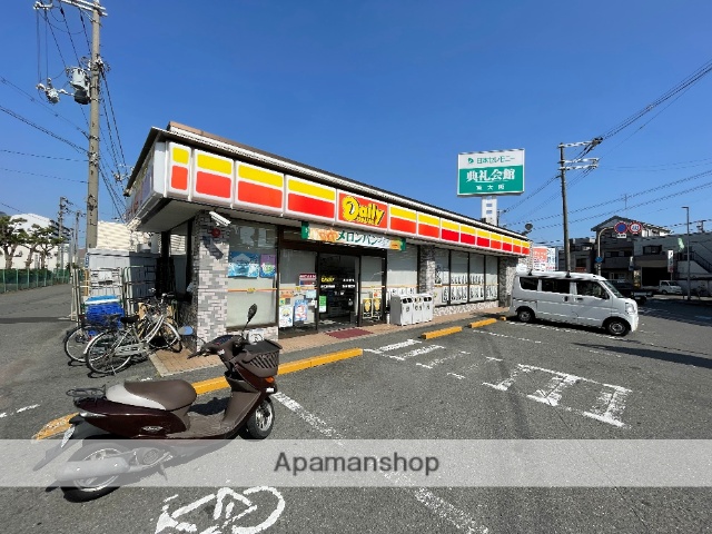 コンビニ　デイリーヤマザキ（コンビニ）まで674m