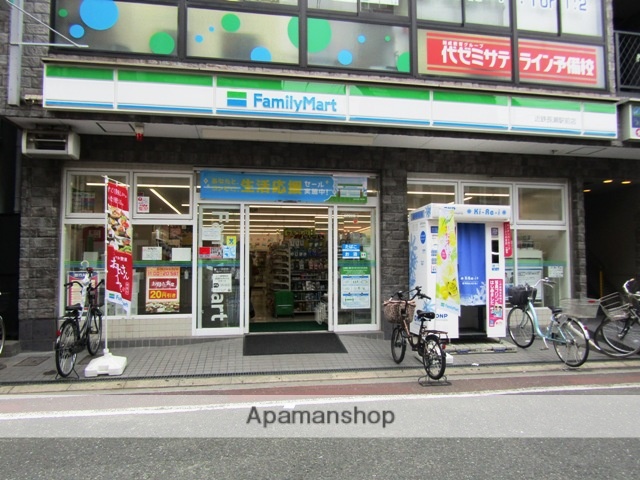 コンビニ　ファミリーマート（コンビニ）まで737m