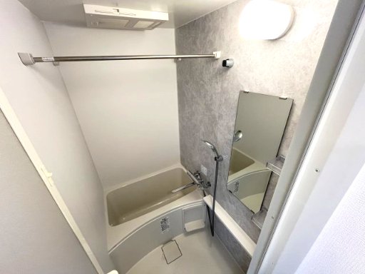 バス・シャワールーム　写真は、他部屋の反転間取りとなっております。