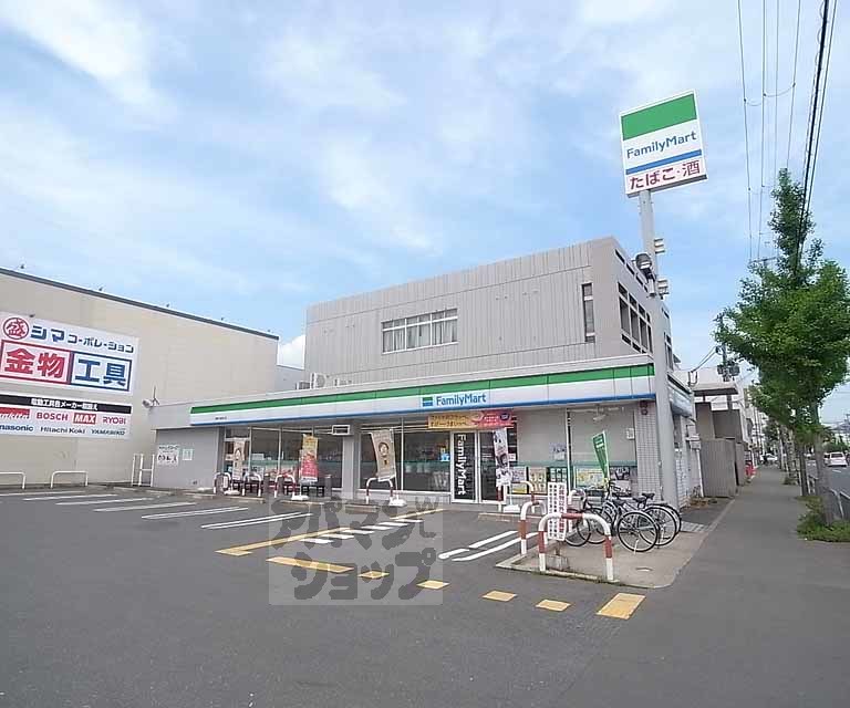 コンビニ　ファミリーマート 葛野大路高辻店（コンビニ）まで220m