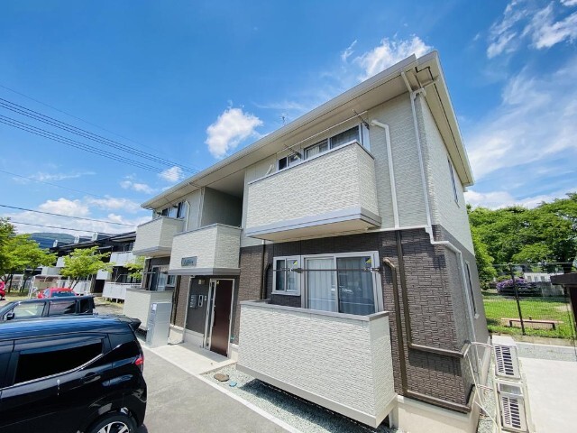 建物外観　南側からの外観写真