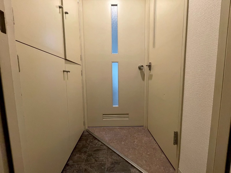 玄関　玄関から見た景色はこちらです。イメージできますか。