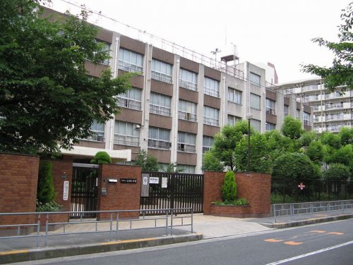 小学校　友渕小学校（小学校）まで356m