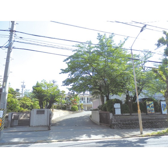 中学校　名古屋市立伊勢山中学校（中学校）まで550m