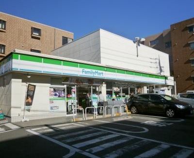 コンビニ　ファミリーマート 世田谷二丁目店（コンビニ）まで292m