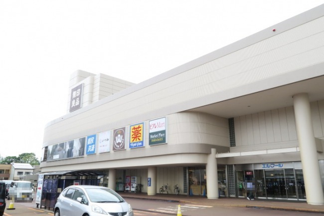 ショッピングセンター　ピアレマート　直江津店（ショッピングセンター）まで573m