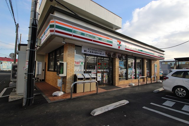 コンビニ　セブンイレブン（コンビニ）まで418m