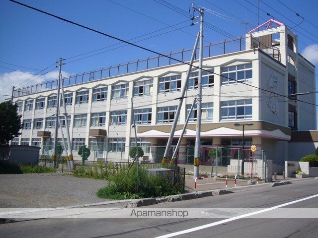 小学校　神山小学校（小学校）まで1026m