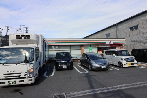 コンビニ　セブンイレブン 大阪横堤3丁目店（コンビニ）まで518m