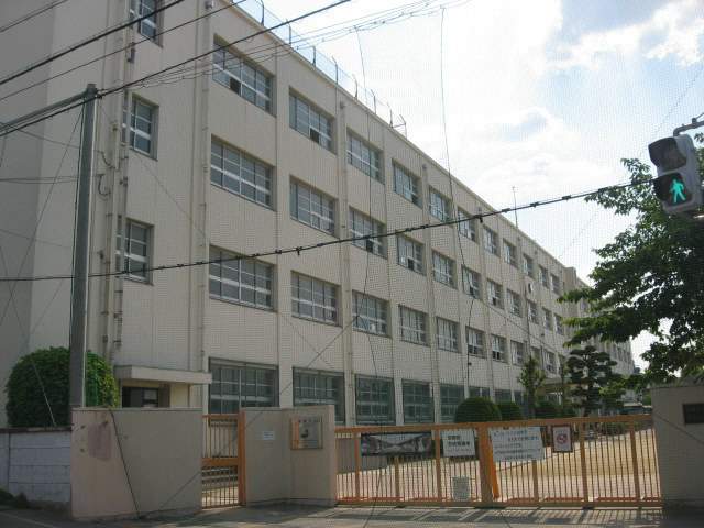 小学校　高槻市立南大冠小学校（小学校）まで833m