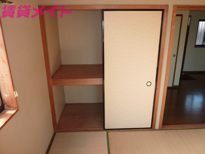 収納　収納同建物の別部屋のお写真になります。