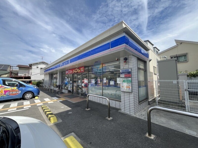 コンビニ　ローソン豊中豊南町西五丁目店（コンビニ）まで666m