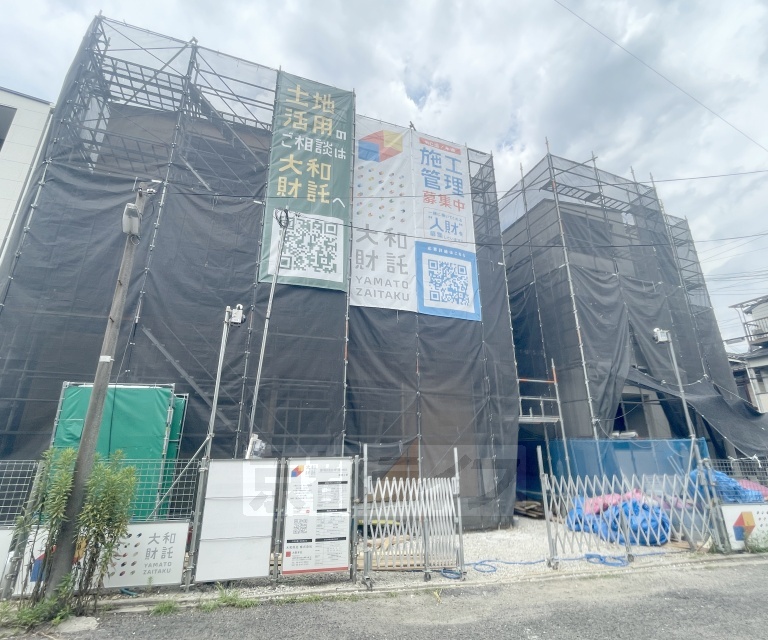 建物外観　・建築中