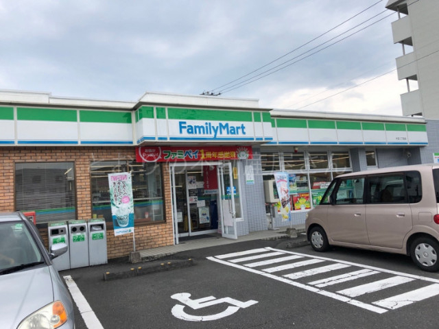 コンビニ　ファミリーマート大淀二丁目店（コンビニ）まで687m