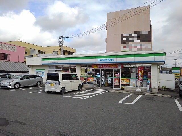 コンビニ　ファミリーマート東合川４丁目店（コンビニ）まで390m