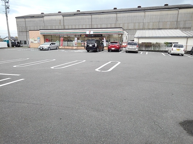 コンビニ　セブンイレブン久留米御井籏崎店（コンビニ）まで470m