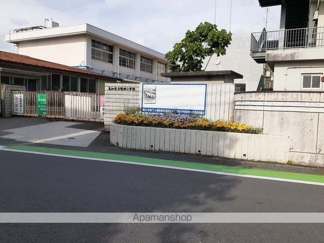 小学校　高知市立鴨田小学校（小学校）まで2000m