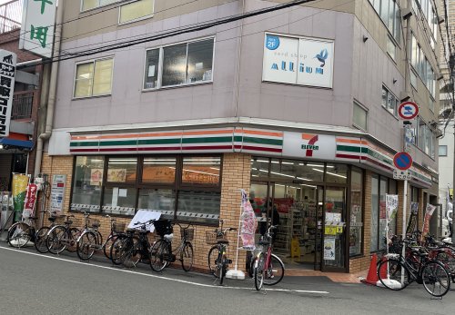 コンビニ　セブンイレブン 大阪日本橋1丁目店（コンビニ）まで192m