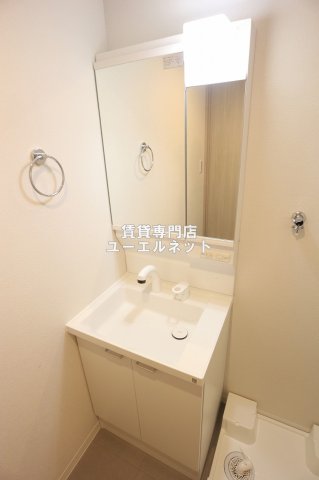 洗面設備　清潔感ある独立洗面台で毎日気持ちよく♪