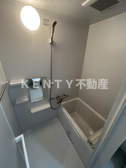 バス・シャワールーム　コンパクトで使いやすいお風呂です