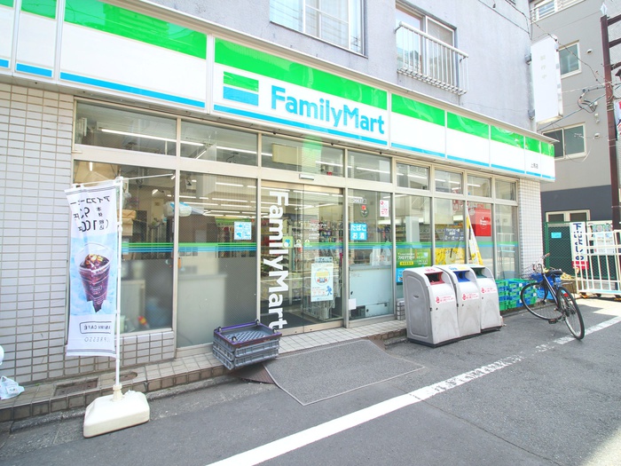 コンビニ　ファミリーマート上馬店（コンビニ）まで225m