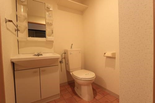 トイレ　104号室の写真参照