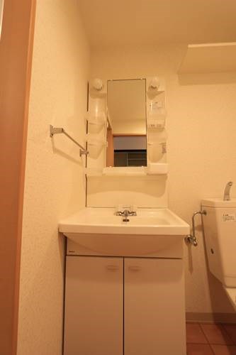 洗面設備　104号室の写真参照