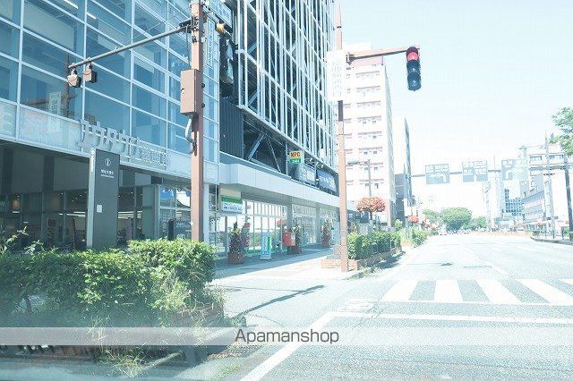 コンビニ　ファミリーマート（コンビニ）まで258m