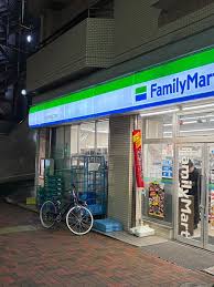 コンビニ　ファミリーマート 伊豆屋下目黒三丁目店（コンビニ）まで258m