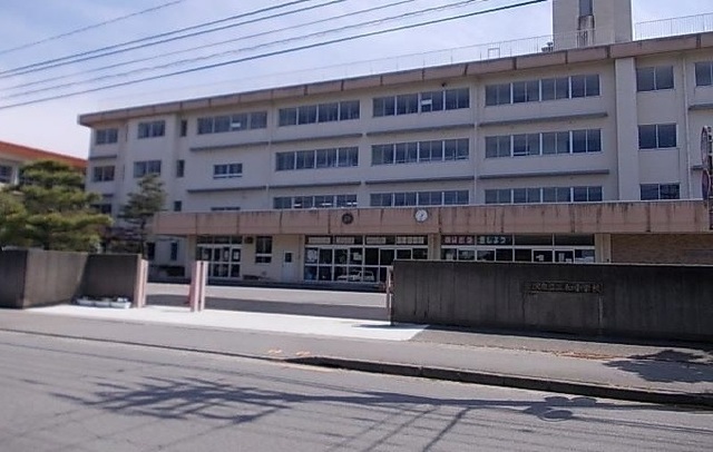小学校　三和小学校（小学校）まで400m