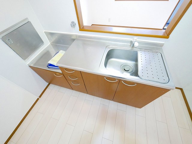 キッチン　コンパクトなキッチンで掃除もラクラク