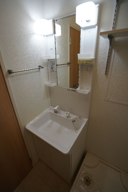 洗面設備　同じ建物の別なお部屋