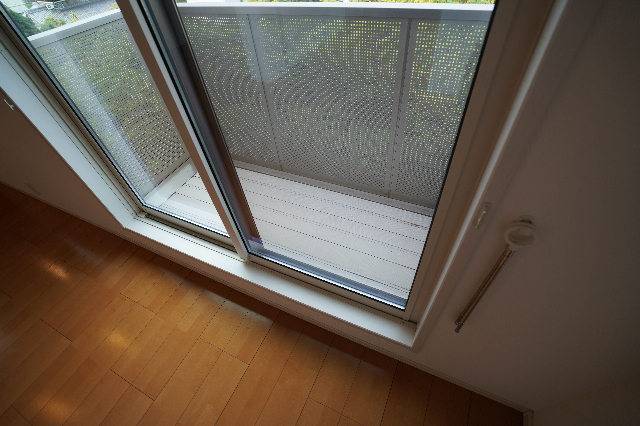 バルコニー　同じ建物の別なお部屋