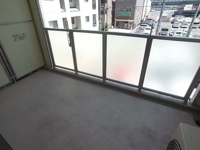 バルコニー　広いバルコニーです