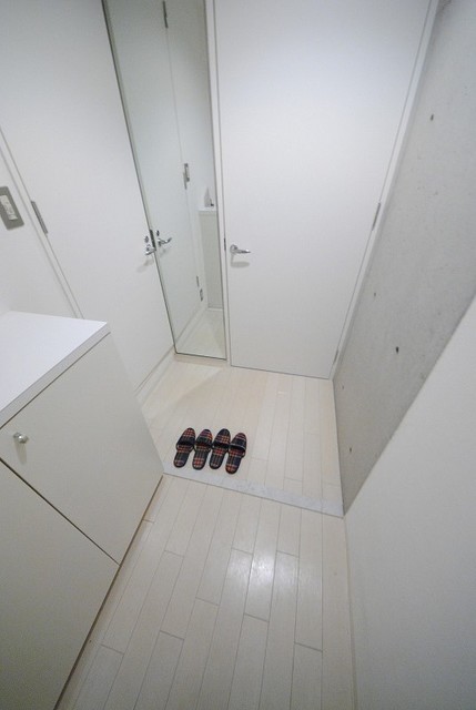 玄関　写真は２０５号室