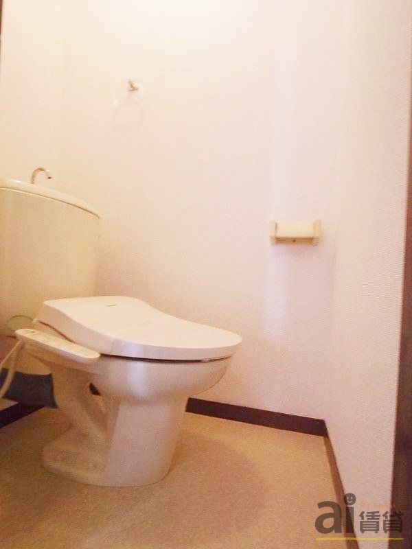 フラットフォーのトイレ写真