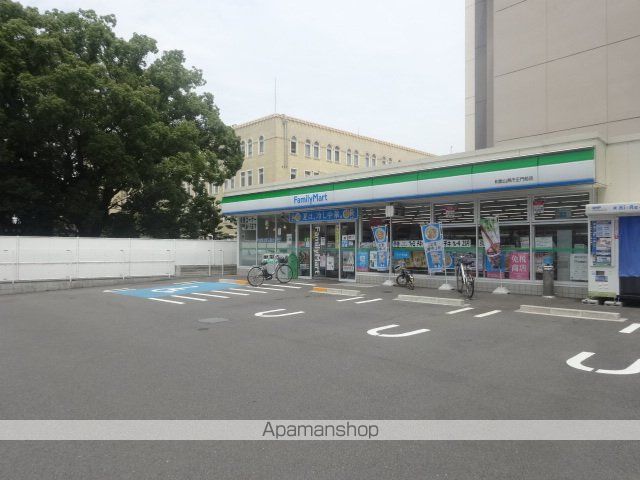 コンビニ　ファミリーマート（コンビニ）まで335m