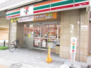 コンビニ　セブンイレブン板橋本町駅北店（コンビニ）まで584m