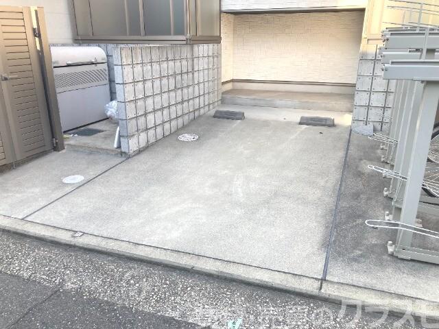 駐車場　敷地内駐車場