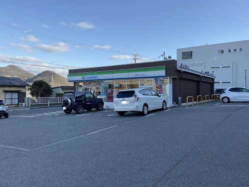 コンビニ　ファミリーマート（コンビニ）まで309m