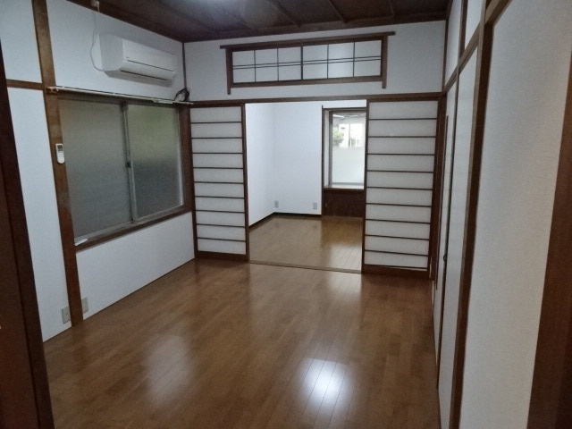 城南2貸家の居間写真