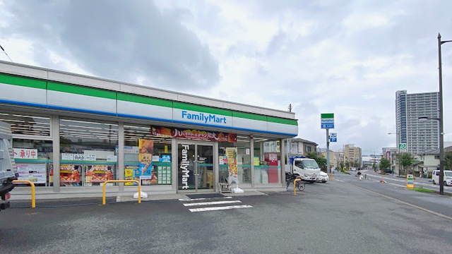 コンビニ　ファミリーマート所沢寿町店（コンビニ）まで983m