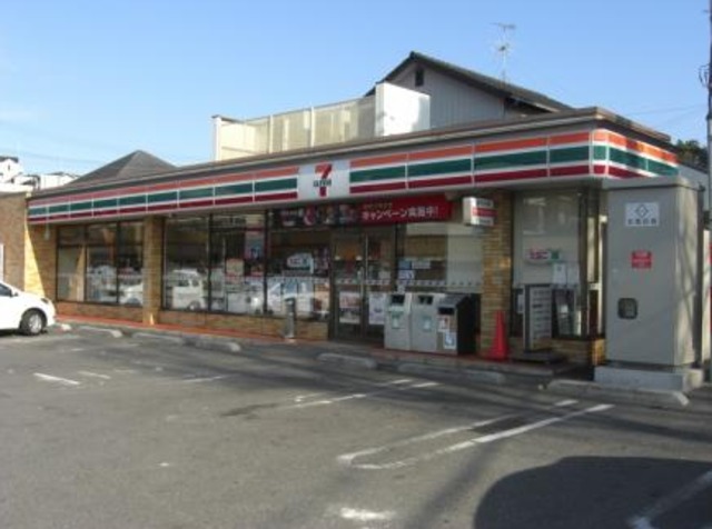 コンビニ　セブンイレブン岸和田八幡町店（コンビニ）まで641m