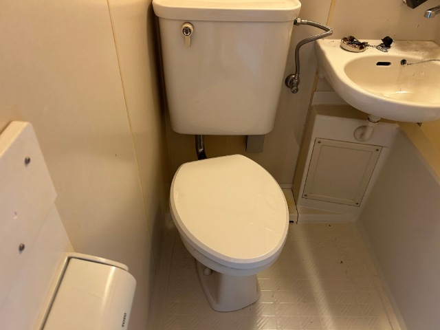 地下鉄谷町線 中崎町駅 徒歩6分 10階建 築38年のトイレ写真