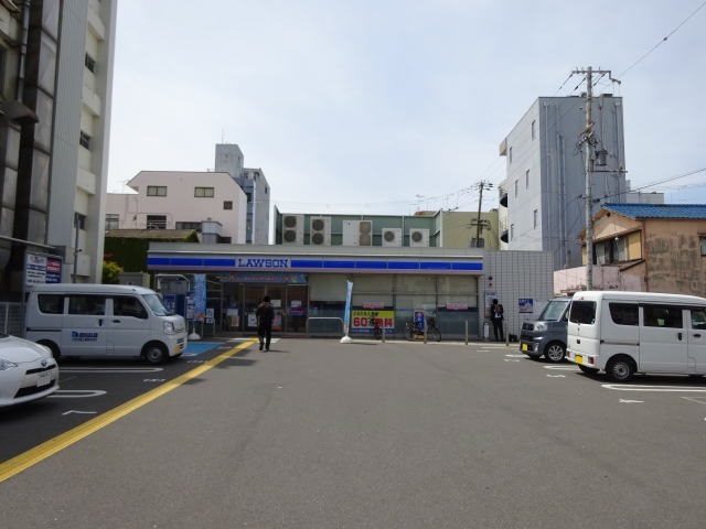 コンビニ　ローソン和歌山アロチ店様（コンビニ）まで555m
