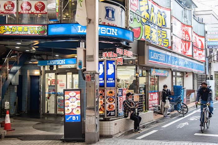 コンビニ　ローソン　阿佐ヶ谷駅南口店（コンビニ）まで69m