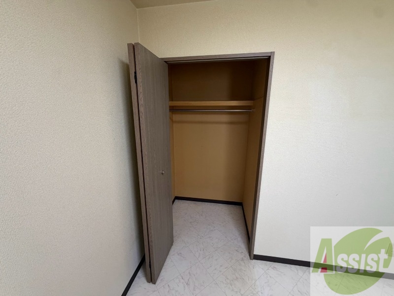 収納　寝室の収納です。部屋がすっきり片付きます。