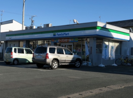 コンビニ　ファミリーマート浜松蜆塚店（コンビニ）まで594m