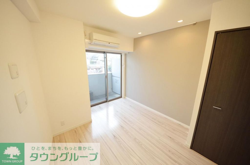 コンシェリア品川中延の居間写真